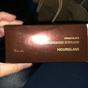 HOURGLASS IMMACULATE MATTE FOUNDATION